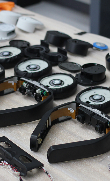 Avegant glyph assembly